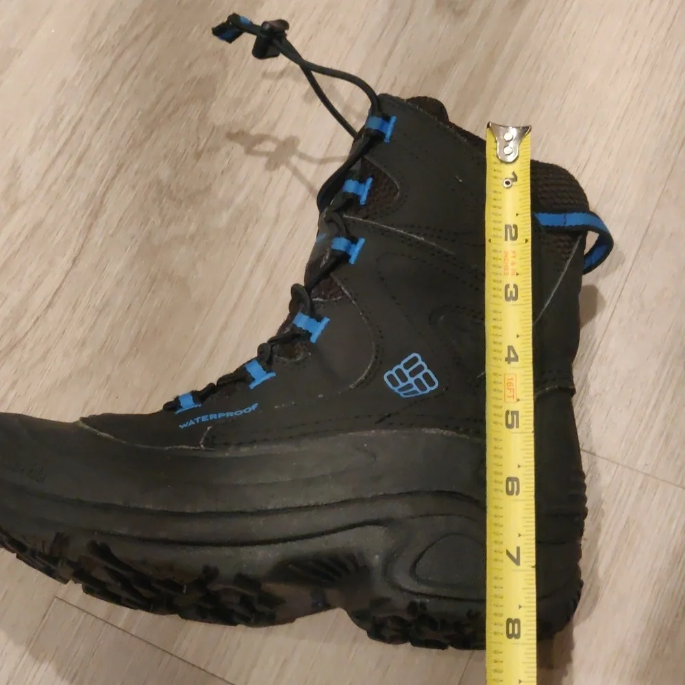 Columbia Bugaboot III 200 Grams Youth Black/Blue Winter Waterproof Boots Size 6